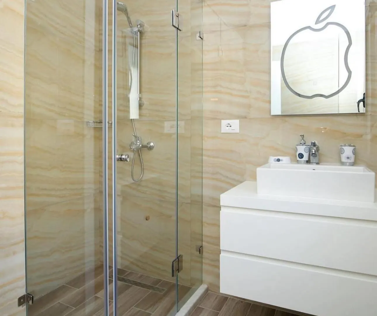Lili Suites Avlonya 0*,  Arnavutluk